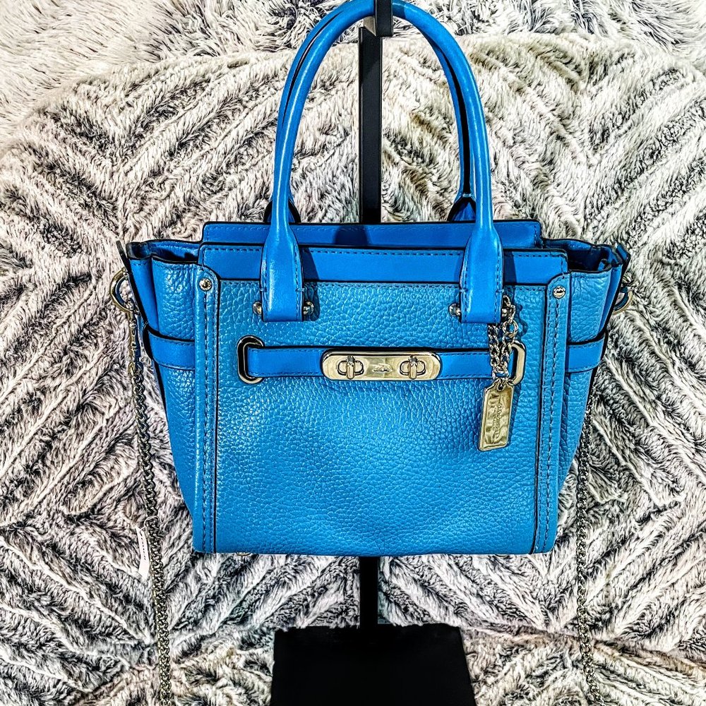 EUC - COACH AZURE SWAGGER 21 CARRYALL IN PEBBLE LEATHER (F37444)